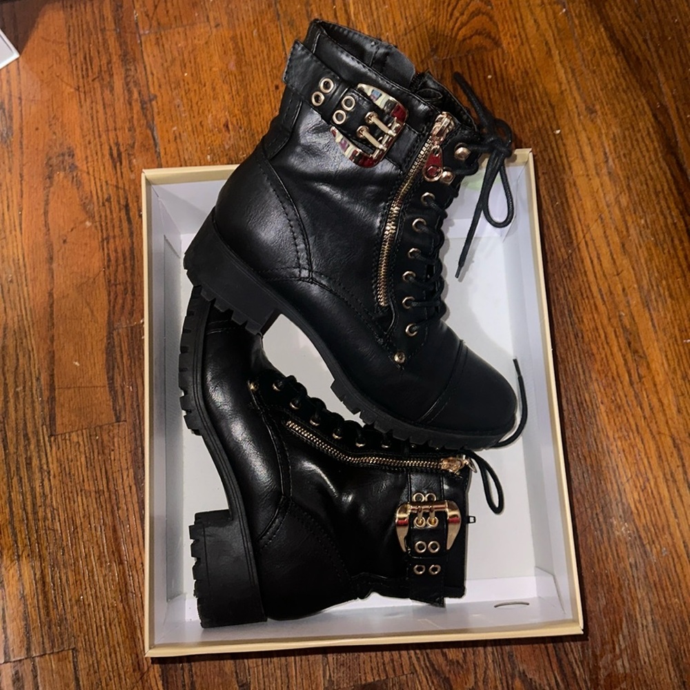 Guess boots